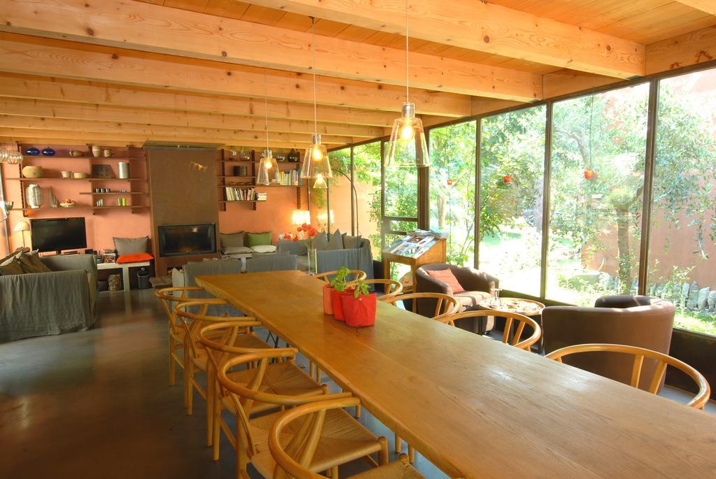 Les Pierres Sauvages Bed & Breakfast Besse-sur-Issole Екстериор снимка