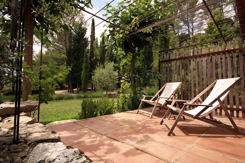 Les Pierres Sauvages Bed & Breakfast Besse-sur-Issole Екстериор снимка