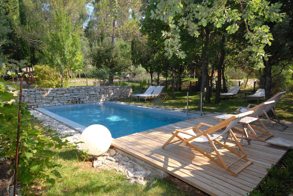 Les Pierres Sauvages Bed & Breakfast Besse-sur-Issole Екстериор снимка