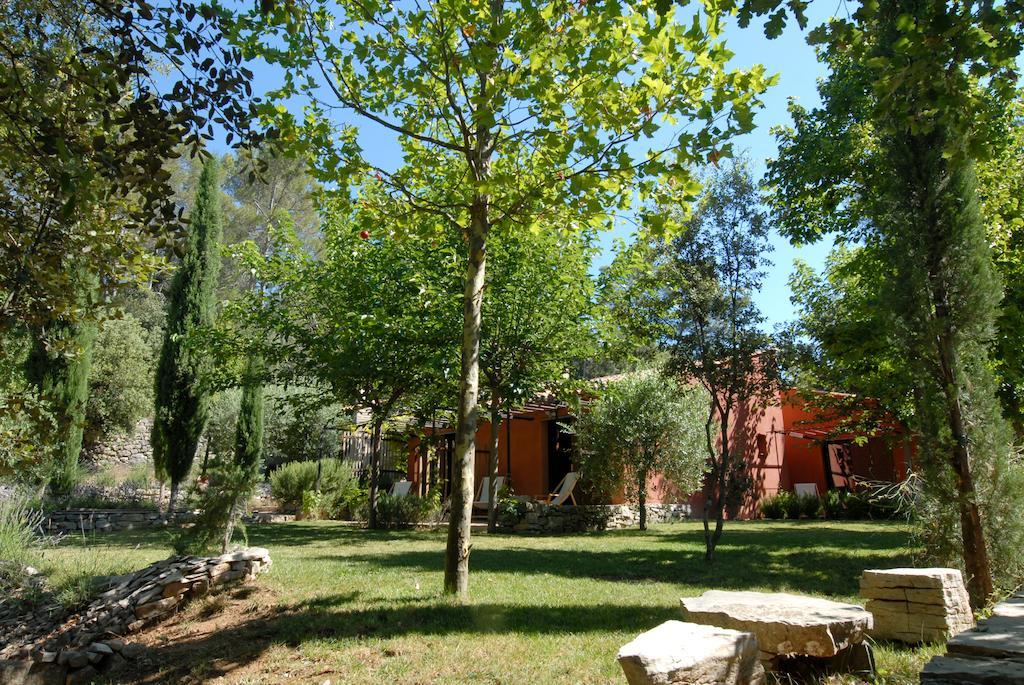 Les Pierres Sauvages Bed & Breakfast Besse-sur-Issole Екстериор снимка