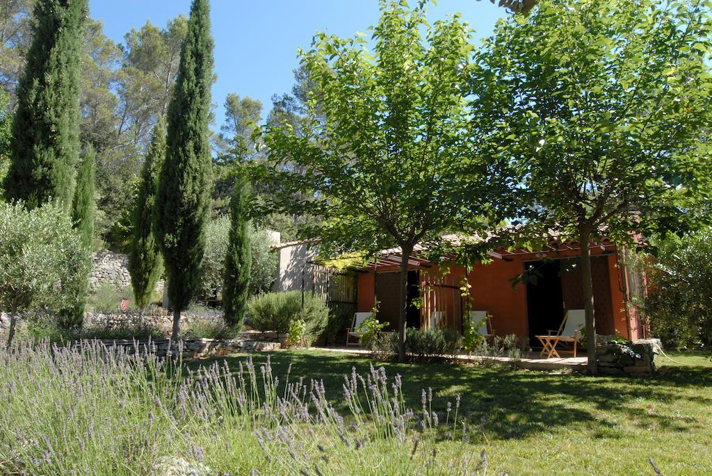 Les Pierres Sauvages Bed & Breakfast Besse-sur-Issole Екстериор снимка