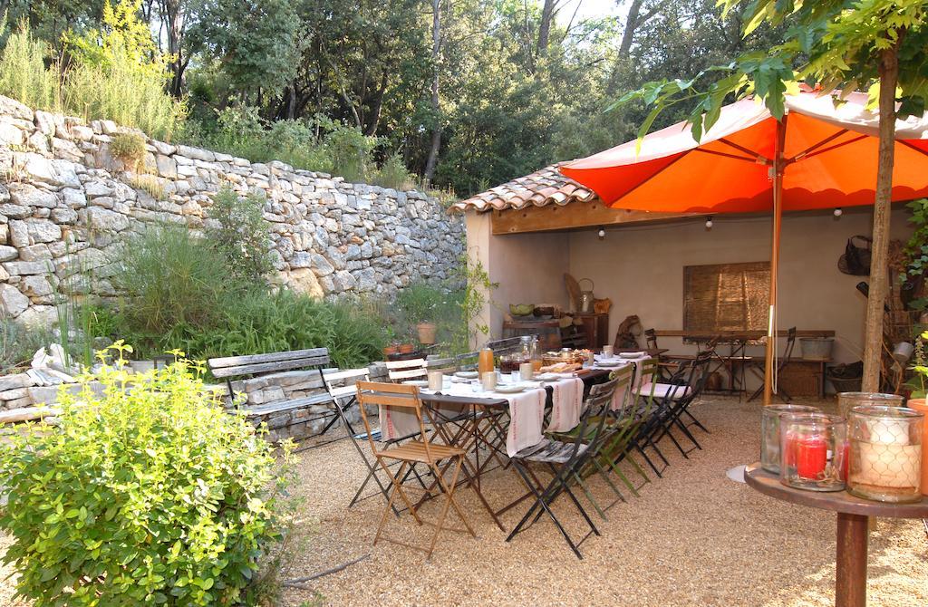 Les Pierres Sauvages Bed & Breakfast Besse-sur-Issole Екстериор снимка