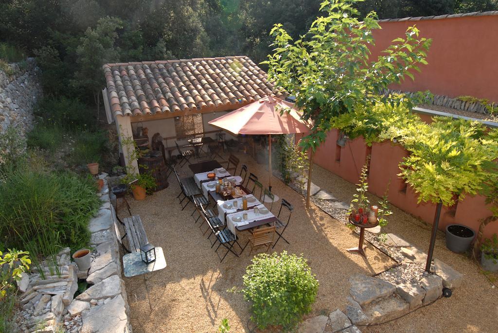 Les Pierres Sauvages Bed & Breakfast Besse-sur-Issole Екстериор снимка