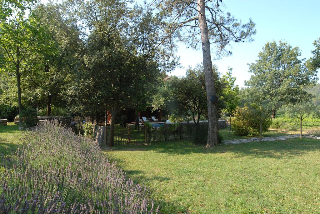 Les Pierres Sauvages Bed & Breakfast Besse-sur-Issole Екстериор снимка