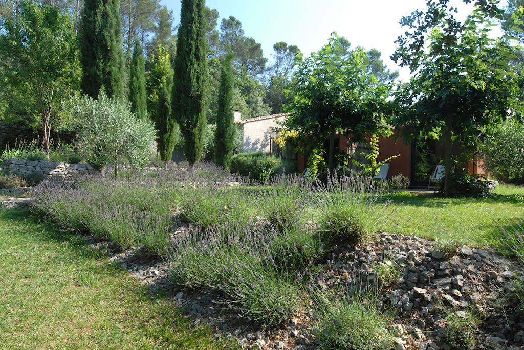 Les Pierres Sauvages Bed & Breakfast Besse-sur-Issole Екстериор снимка