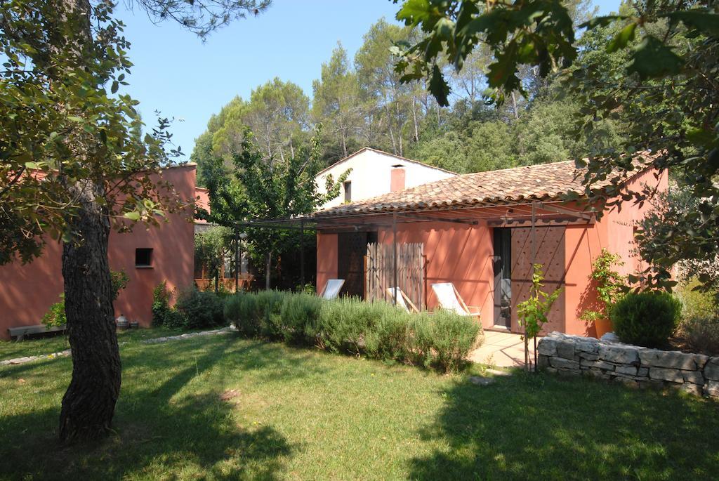 Les Pierres Sauvages Bed & Breakfast Besse-sur-Issole Екстериор снимка